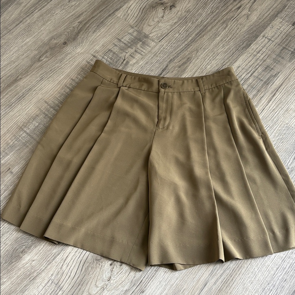 Lauren Ralph Lauren Olive Green Pleated Flowy Shorts Size 4